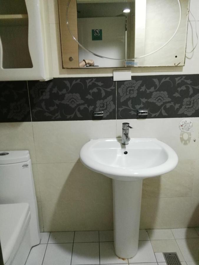 One Plus One Hotel Тайпей Екстериор снимка