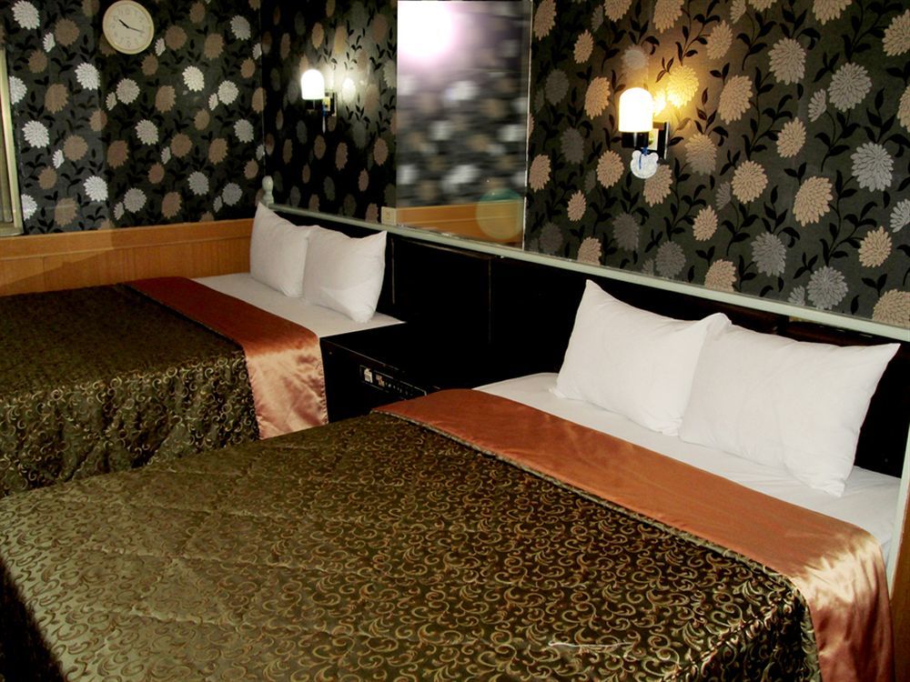 One Plus One Hotel Тайпей Екстериор снимка